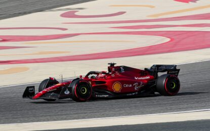 F1: Charles Leclerc le da a Ferrari la pole en Baréin, escoltado por Verstappen y Sainz