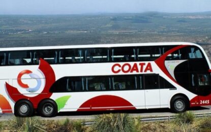 Un chofer de micro abandonó en medio de la ruta a 18 pasajeros en Córdoba