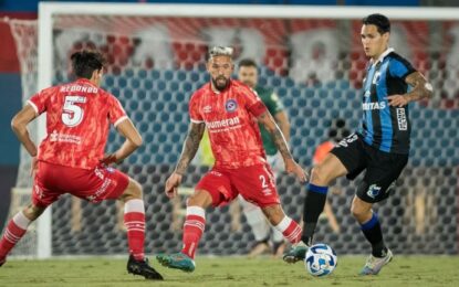 Argentinos empató en Uruguay con el Liverpool y sigue invicto en la Copa Libertadores